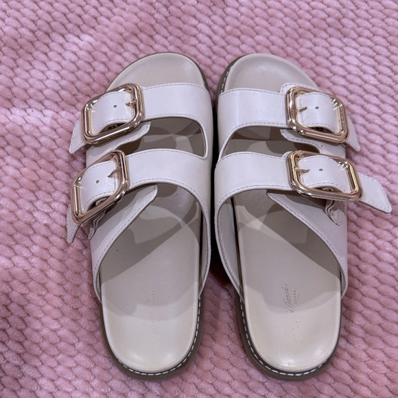 Universal Thread Cream Sandals with Gold Buckles - Picture 3 of 6